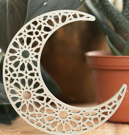 Crescent Moon Magnet with Islamic Geometric Patterns - Unique Home Decor and Gift Idea